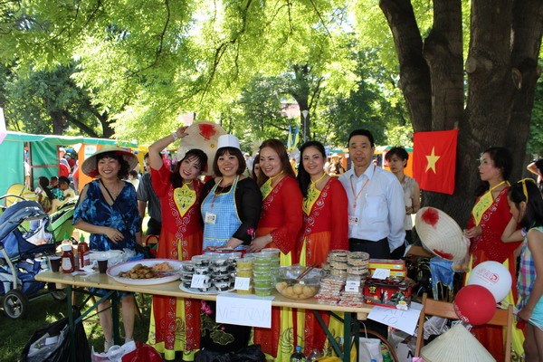 Overseas Vietnamese in Czech toward the homeland